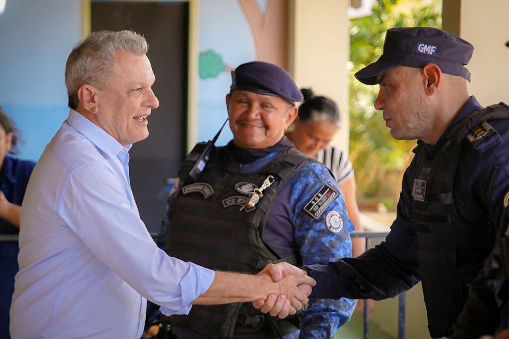 Sarto visita equipamentos públicos de região atingida por ataques criminosos em Fortaleza