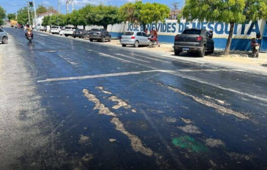 Calor de quase 39ºC derrete asfalto de rua em Santa Quitéria, no Ceará