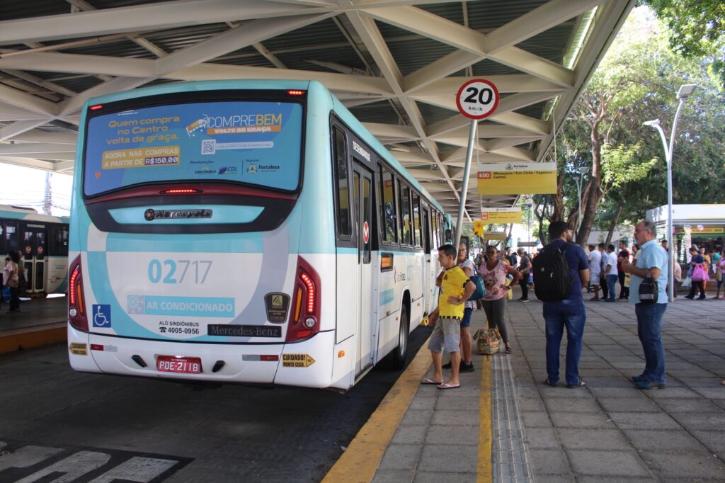 Compras a partir de R$ 150 no Centro dão passagem de ônibus gratuita em Fortaleza