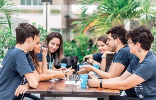 Evento reúne mais de 30 empresas com oportunidades de estágio e emprego