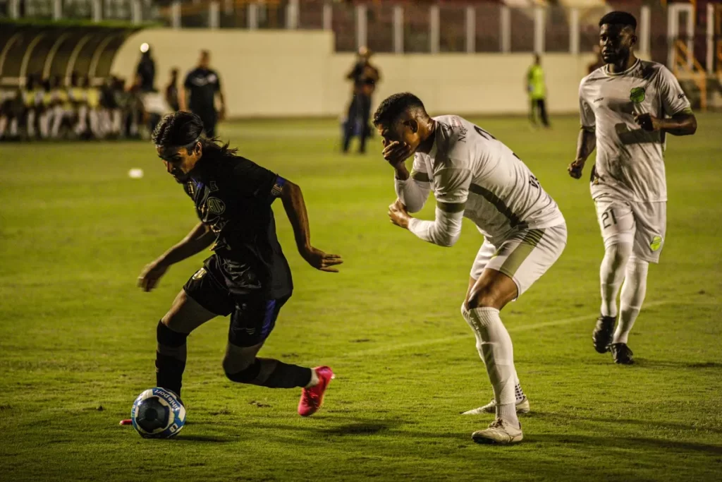 Aparecidense x Confiança: saiba onde assistir ao vivo ao jogo (12/08)