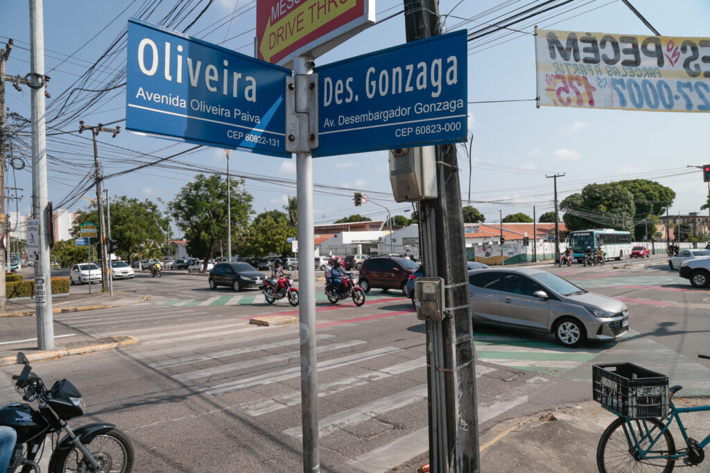 Avenida Oliveira Paiva em Fortaleza recebe renovação na sinalização em 29 cruzamentos