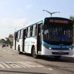 Cinco linhas de ônibus em Fortaleza têm rotas alteradas devido a buracos na Parangaba