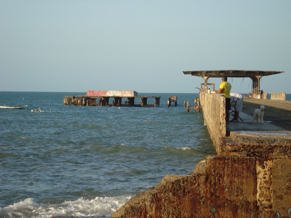 Prefeitura isola com tapumes área da Ponte Velha para evitar novos acidentes