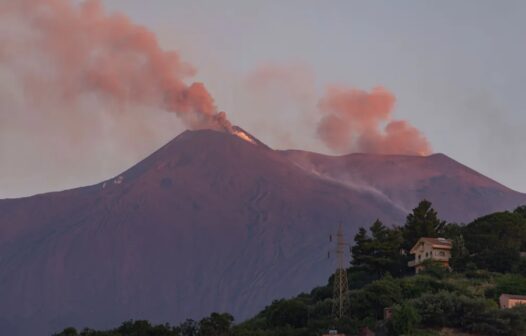 Itália aumenta nível de alerta do vulcão Stromboli para vermelho após nova erupção