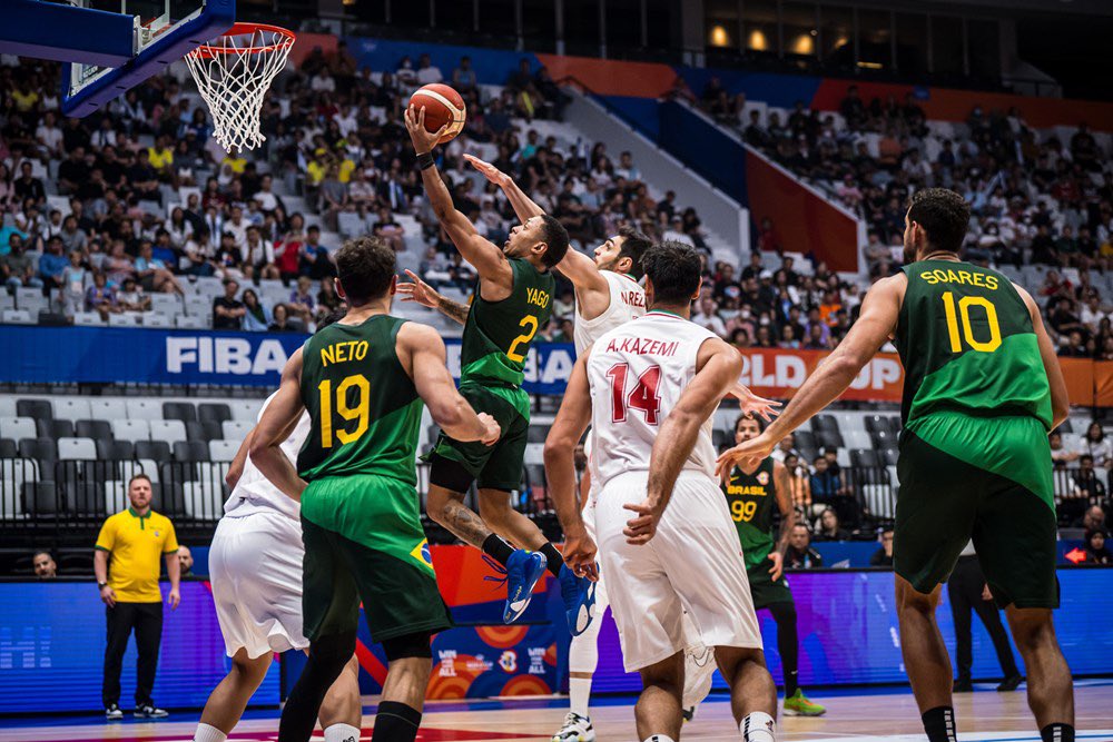 Brasil vence Irã na estreia da Copa do Mundo de Basquete