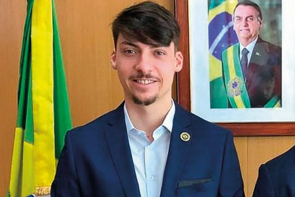 Filho de Bolsonaro, Jair Renan, é alvo de operação contra lavagem de dinheiro