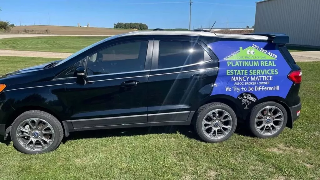 Ford Ecosport de seis rodas viraliza no Marketplace americano