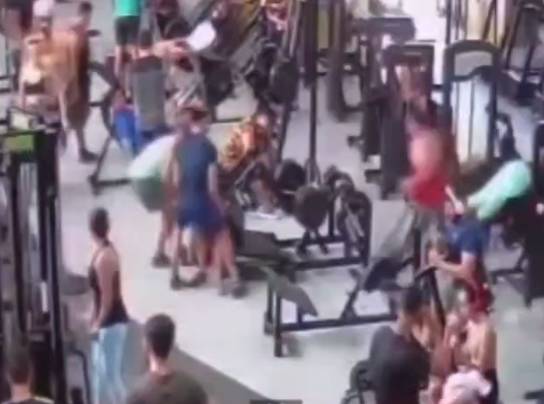 Máquina de musculação desaba sobre ombros de aluno em academia de Juazeiro do Norte