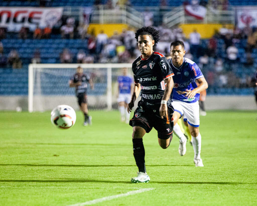 Ferroviário vence o Iguatu no 1° jogo da final da Taça Fares Lopes