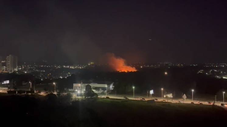 Incêndio atinge área de vegetação próximo ao Parque do Cocó, em Fortaleza