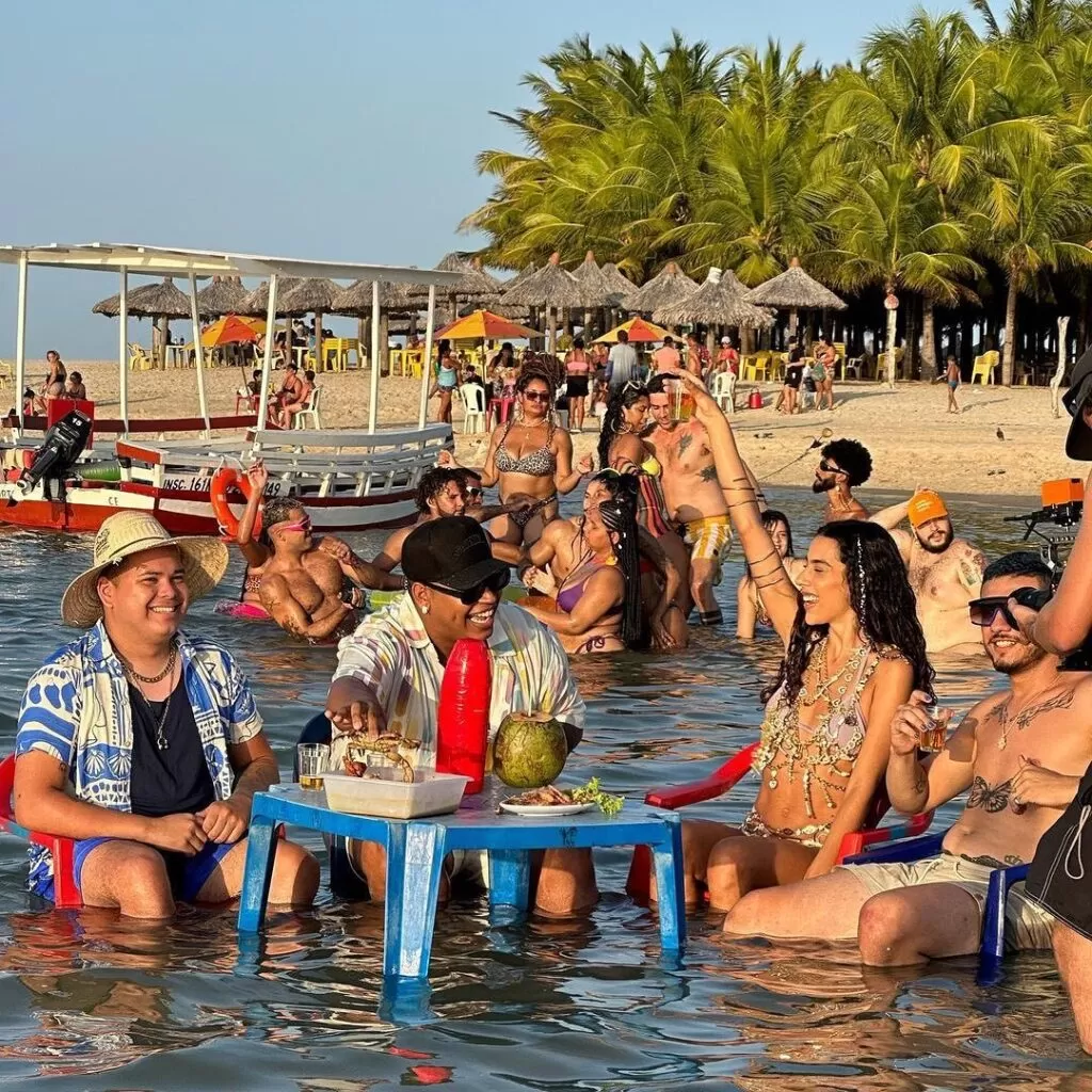 Remix de 'Ombrim': Marina Sena grava novo clipe na Praia da Sabiaguaba, em Fortaleza