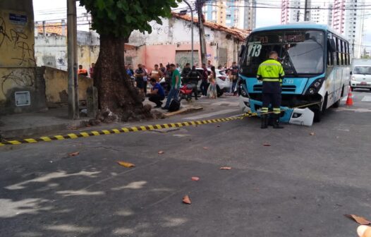 Técnica de enfermagem morre após colidir com micro-ônibus em Fortaleza