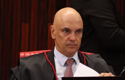 Ao deixar TSE, Moraes cobra regulamentação das redes sociais