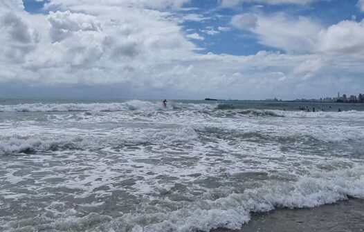Fortaleza tem 17 praias próprias para banho neste fim de semana; veja a lista