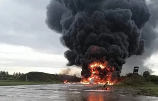 Drone da Ucrânia destrói bombardeiro supersônico russo, em São Petersburgo