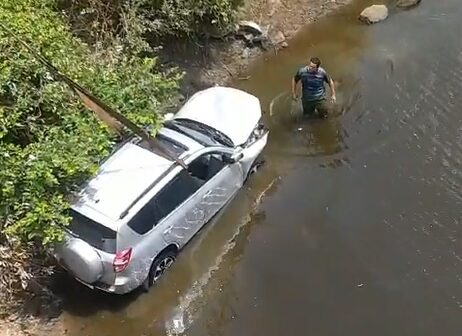 Capitão da Polícia Militar capota o carro e cai de ponte no interior do Ceará