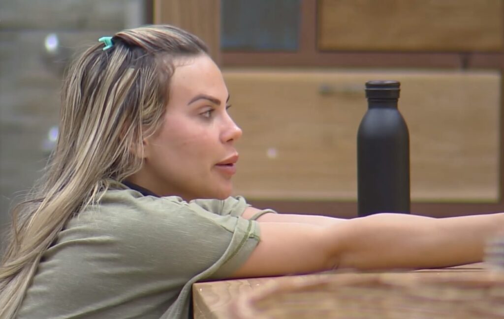 A Fazenda 15: Kally diz que peoas ficam incomodados com a sua cantoria: “Não vou parar de cantar”