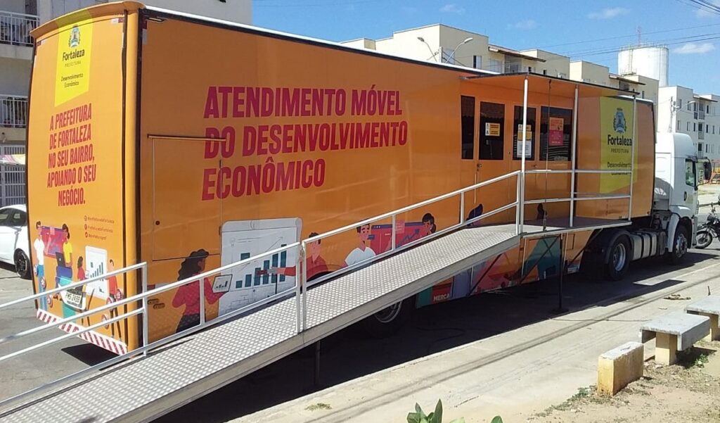 Unidade móvel oferta serviços do Sine Municipal a empreendedores