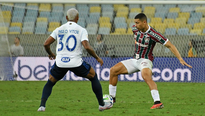 Fluminense vence Cruzeiro por 1 a 0, com gol de falta de Leo Fernández