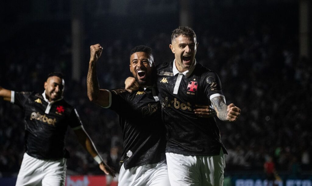 Vasco da Gama vence Coritiba por 5 a 1 no estádio de São Januário