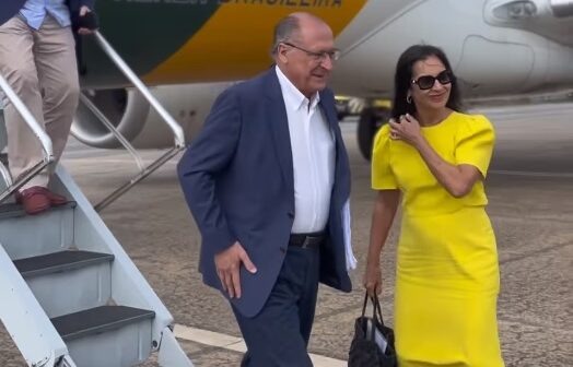 Geraldo Alckmin chega a Fortaleza e é recebido por Elmano e Camilo