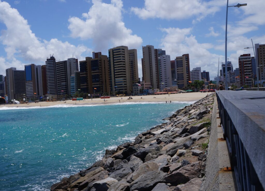 Homem é preso suspeito de importunação sexual contra adolescentes em espigão da Beira Mar de Fortaleza