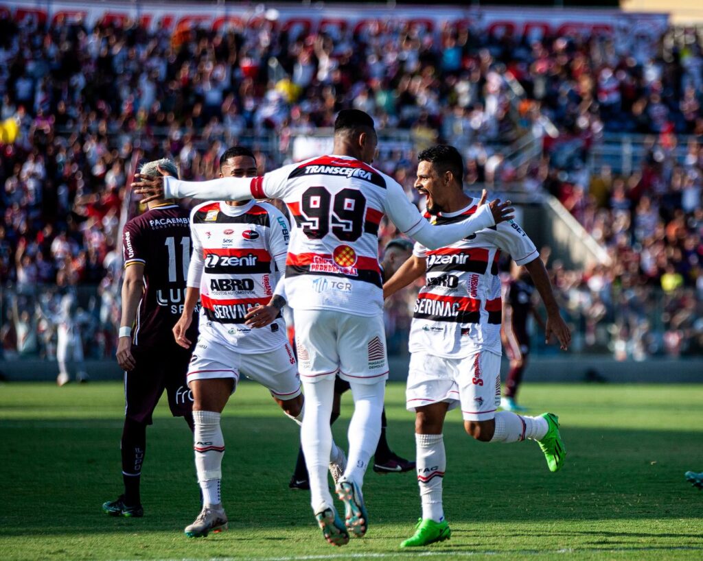 Ferroviário renova o contrato de mais dois titulares do time campeão da Série D