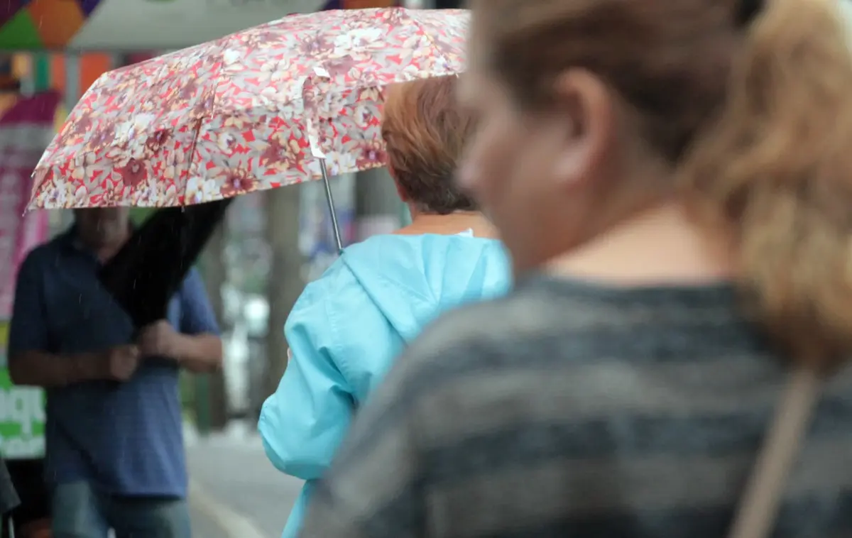 Chuvas e ventos de até 60 km/h devem atingir 13 cidades do Ceará nesta terça-feira (7); confira