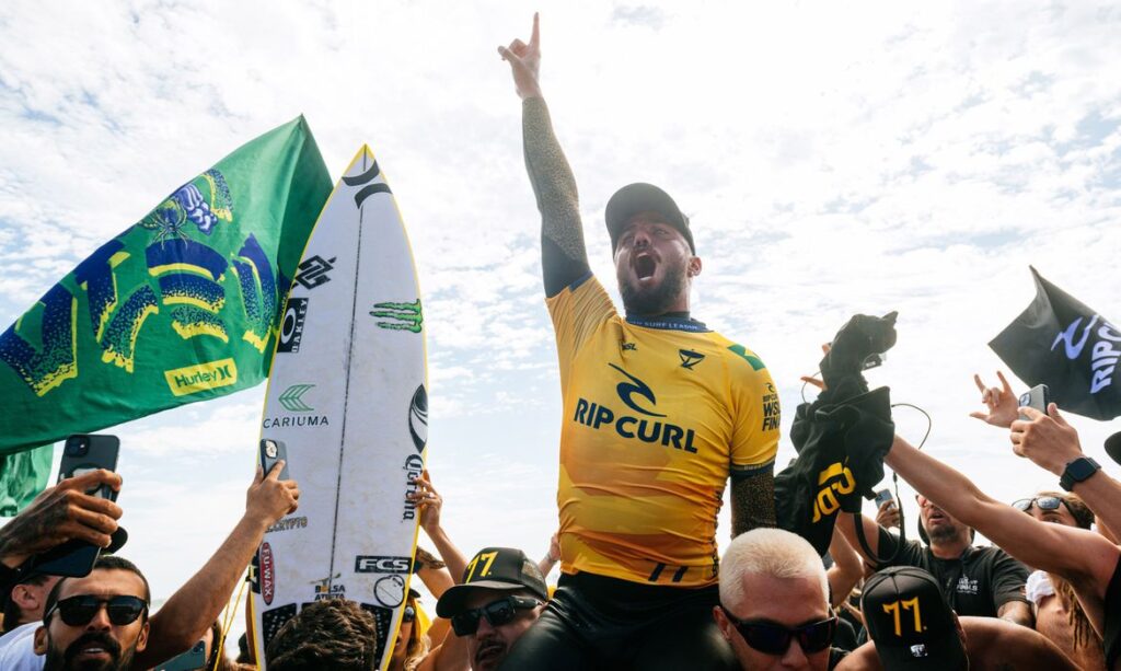 Filipe Toledo conquista bicampeonato mundial de surfe nos Estados Unidos