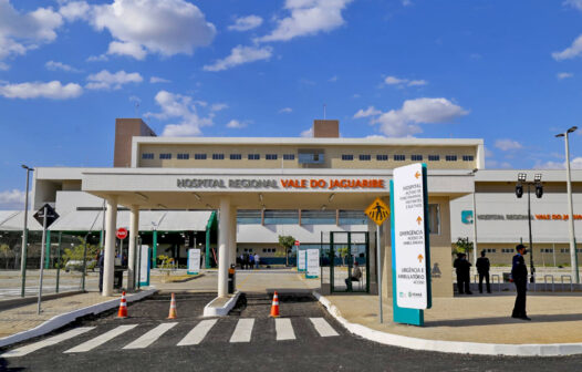 Tratamento do câncer no Hospital Regional do Vale do Jaguaribe começa ainda em setembro, anuncia Elmano