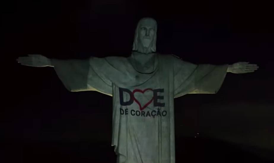 Cristo Redentor recebe projeção de campanha de incentivo à doação de órgãos