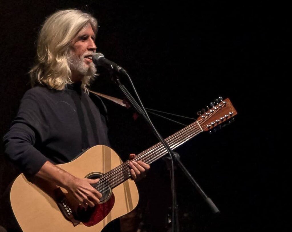 Oswaldo Montenegro se apresenta em show gratuito na Beira-Mar de Fortaleza