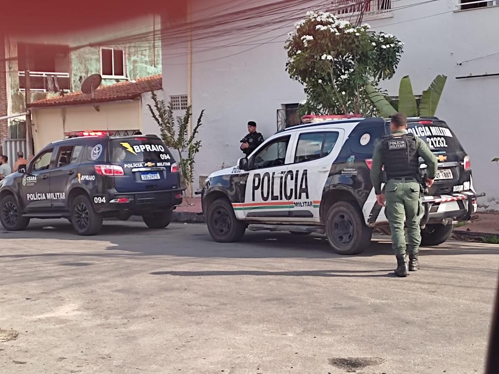 Polícia prende dupla após tentativa de sequestro e invasão residencial em Fortaleza