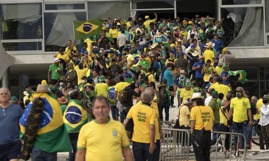 Quarto foragido do 8 de Janeiro é preso na Argentina enquanto fugia para o Chile