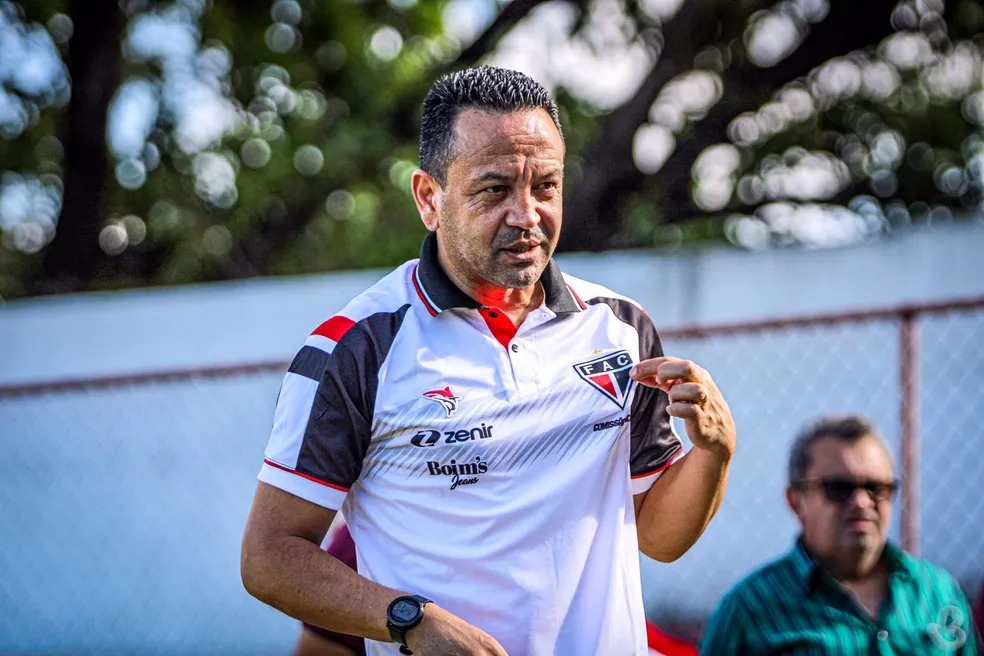 Paulinho Kobayashi deixa comando técnico do Ferroviário