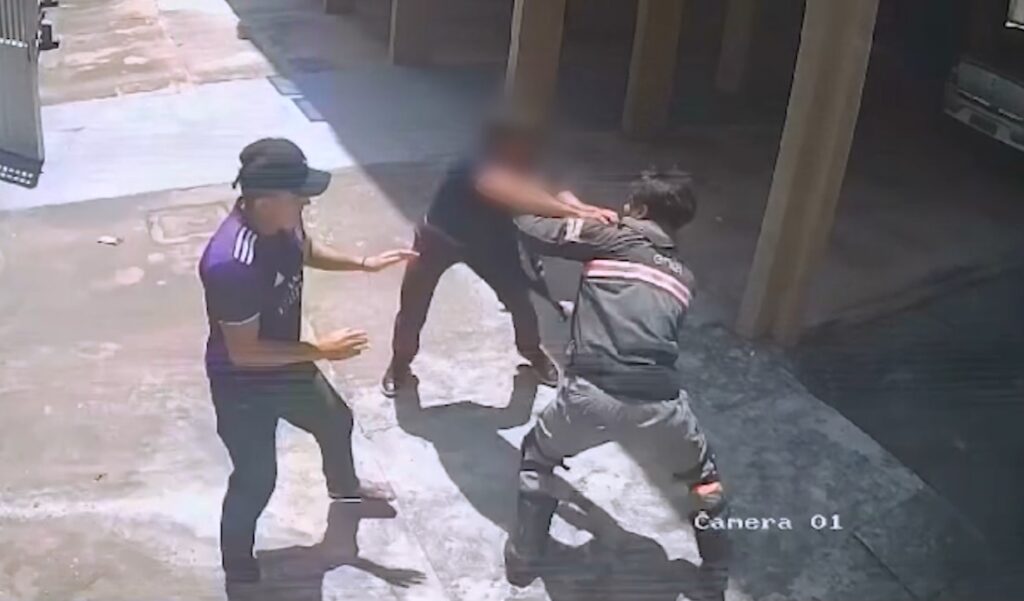 Vídeo: Corte de energia acaba em briga e agressão entre cliente e funcionário da Enel