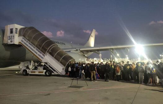Segundo avião com brasileiros resgatados de Israel desembarca no Brasil