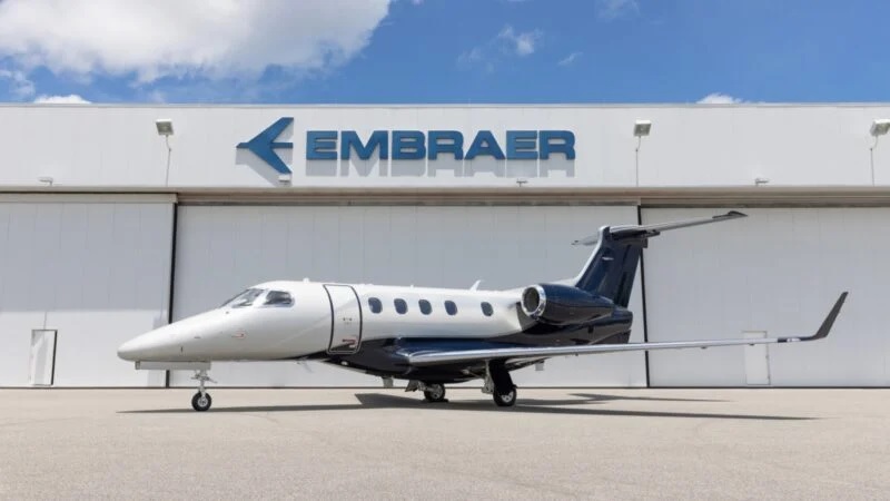 Livro sobre trajetória da Embraer é lançado nesta segunda (23) em Fortaleza