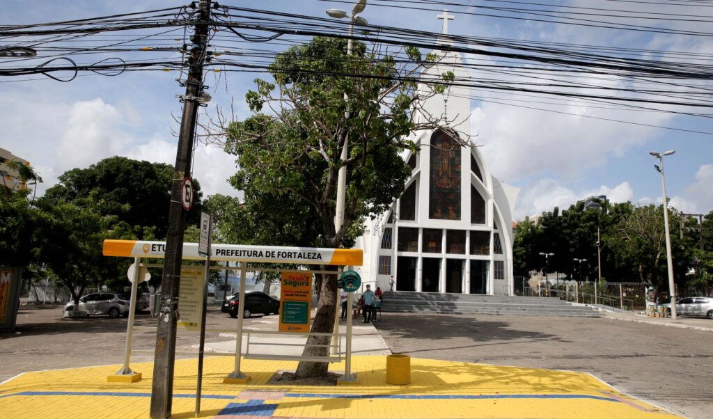 AMC realiza operação de trânsito durante procissão de Nossa Senhora de Fátima nesta sexta-feira (13)