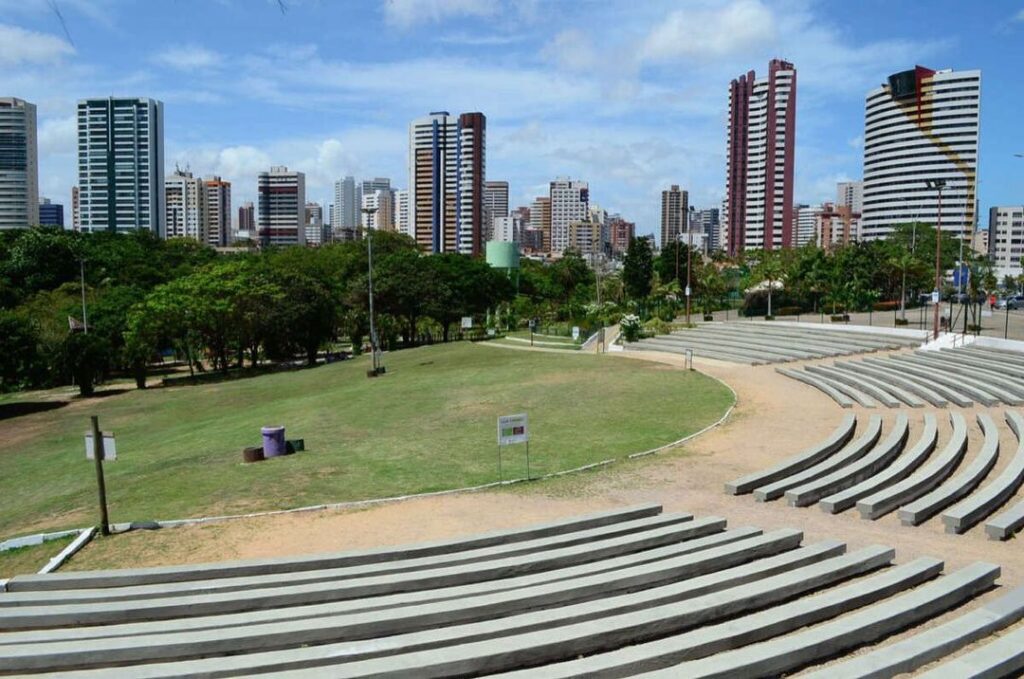 Jogo entre Fortaleza x LDU terá transmissão no anfiteatro do Parque do Cocó, anuncia Elmano