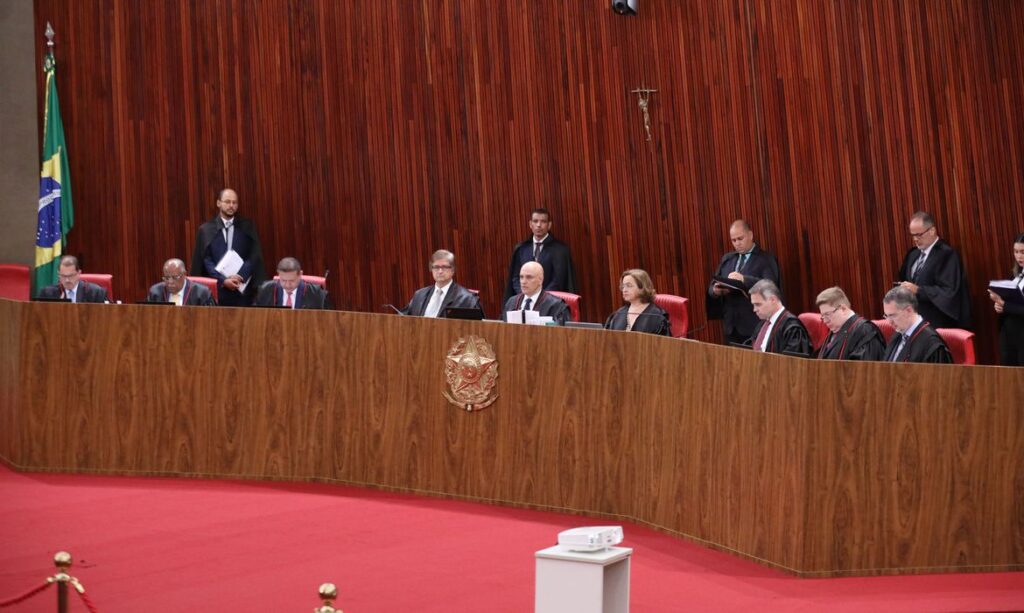 TSE rejeita primeira de três ações contra Bolsonaro sobre abuso de poder