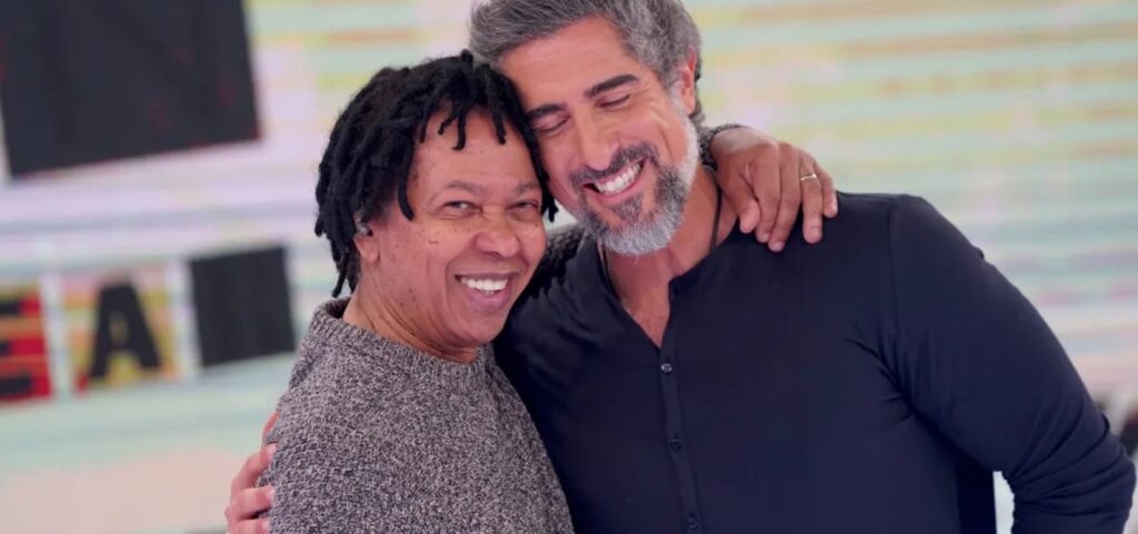 Djavan ganha homenagem de Marcos Mion