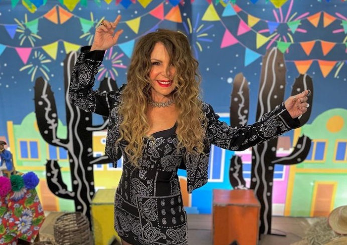 “Me sinto uma jovem senhora”, diz Elba Ramalho