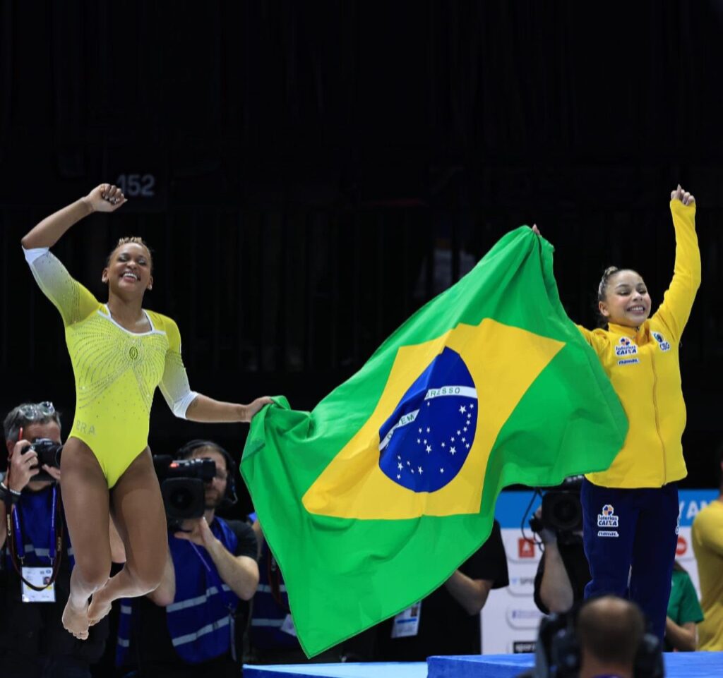 Rebeca Andrade é prata e Flávia Saraiva leva bronze no solo do Mundial