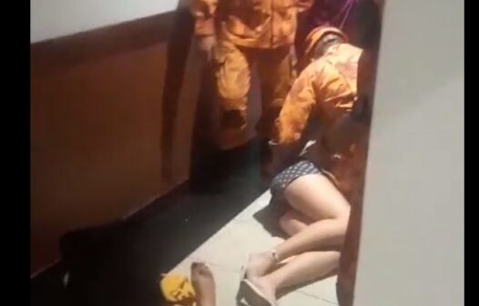 Grupo de turistas fica quase duas horas preso em elevador de hotel em Fortaleza