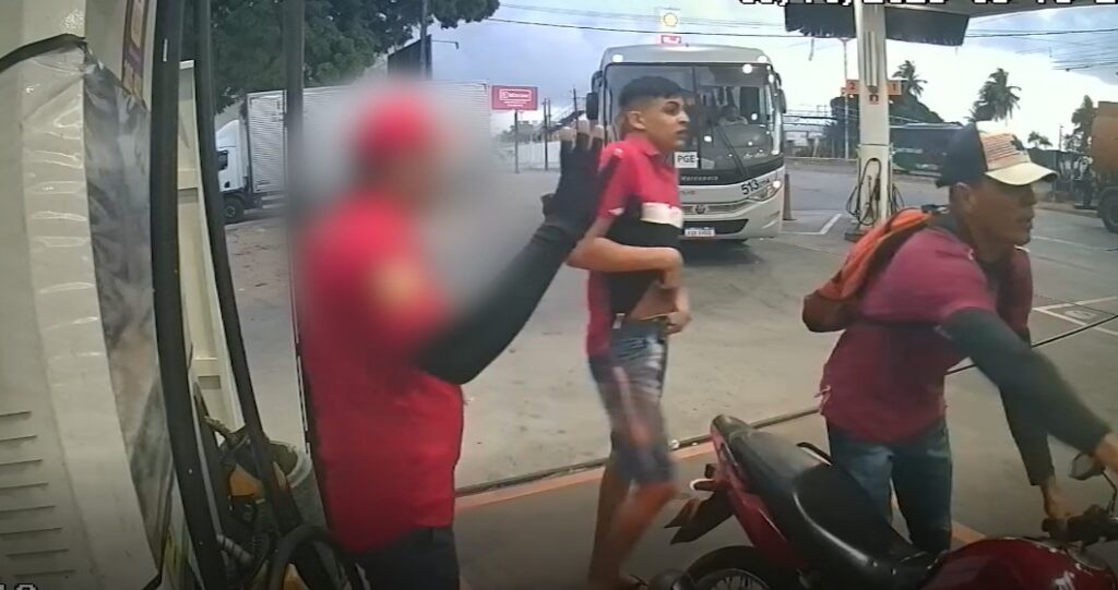 Assalto a posto de combustíveis: cliente e frentista são alvos de criminosos armados