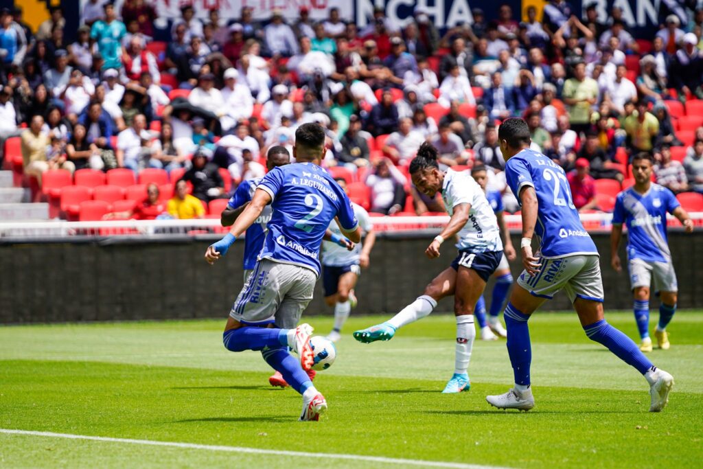 LDU vence o Emelec no último jogo antes de enfrentar o Fortaleza na final da Sul-Americana