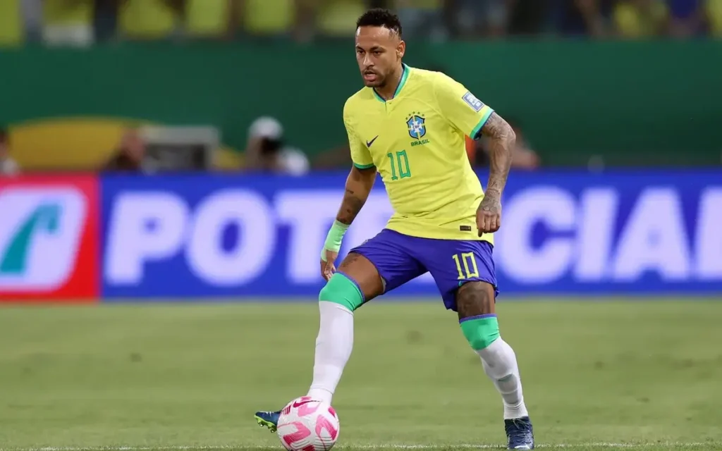 Neymar ficará mais dois meses afastado dos campos, segundo jornal saudita