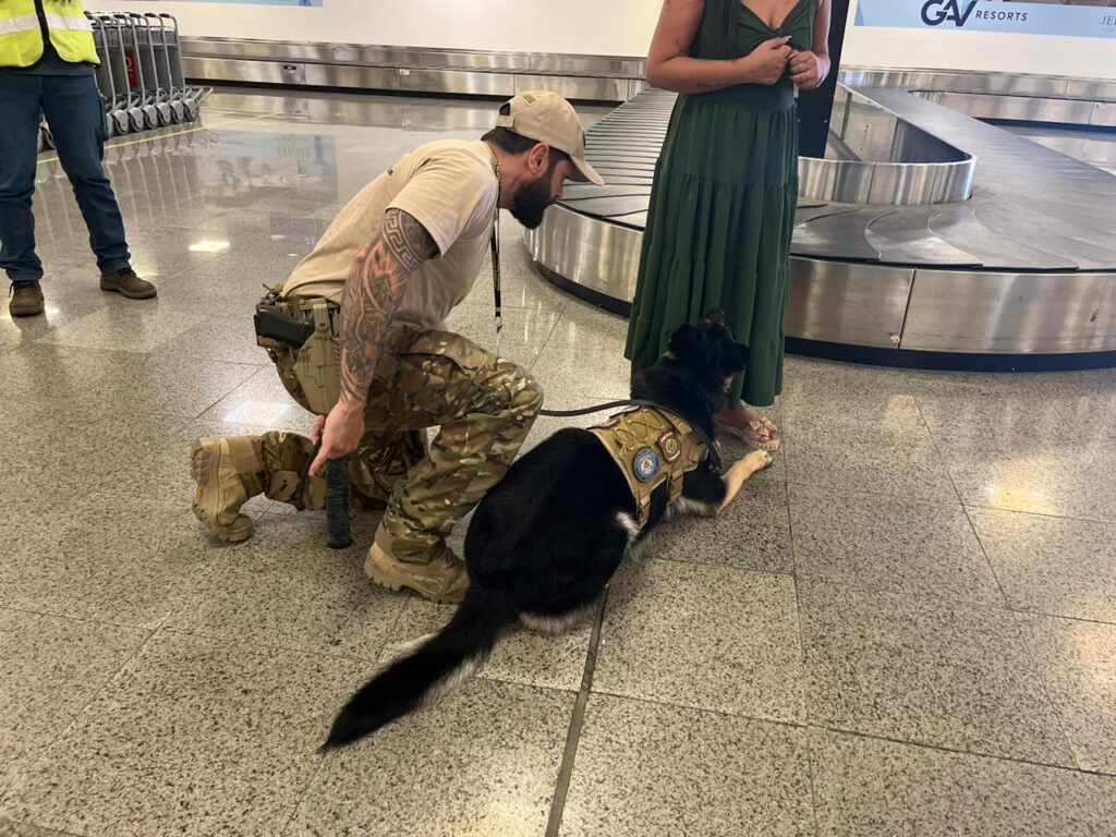 Mulher é presa com 5 quilos de cocaína colados ao corpo no Aeroporto de Fortaleza